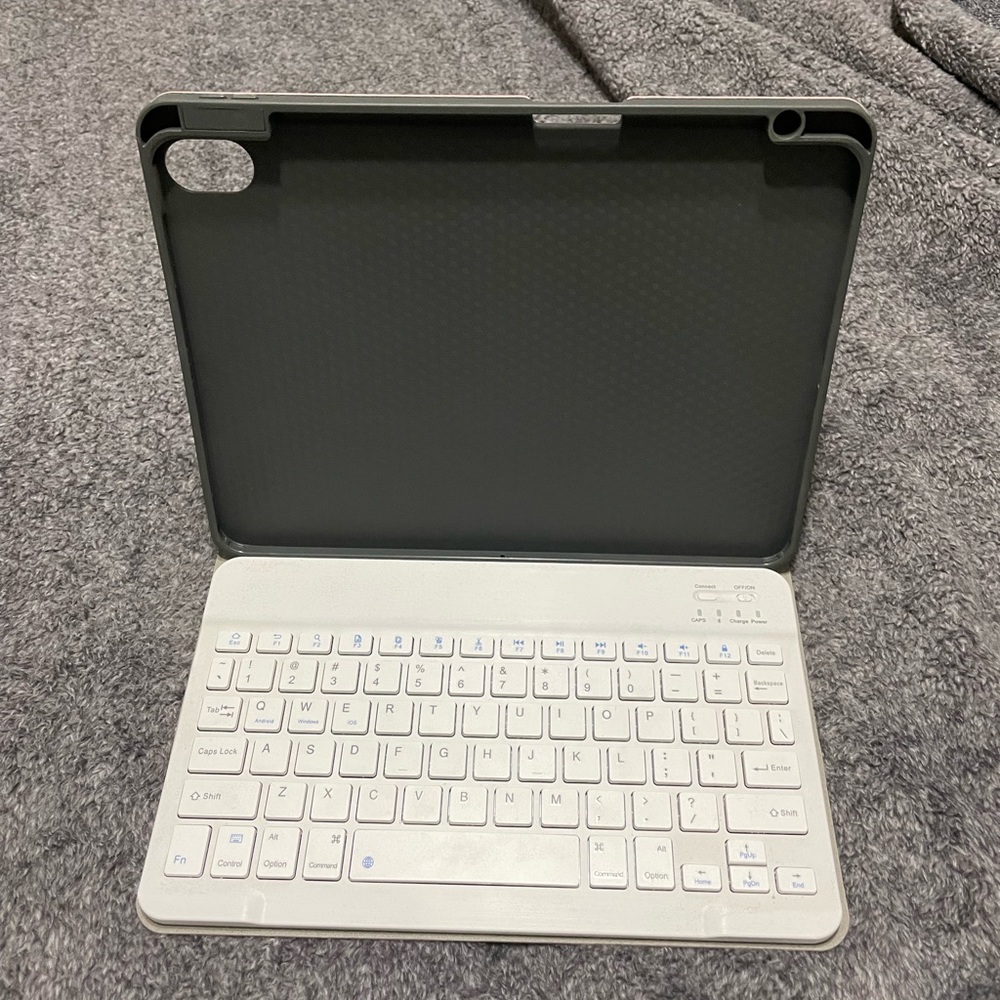 iPad Air 4 Case with Bluetooth Keyboard